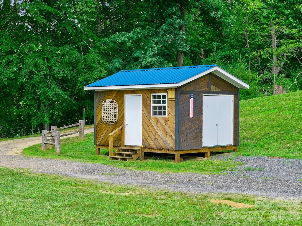 109 Tall Timber Lane Green Mountain NC 28740