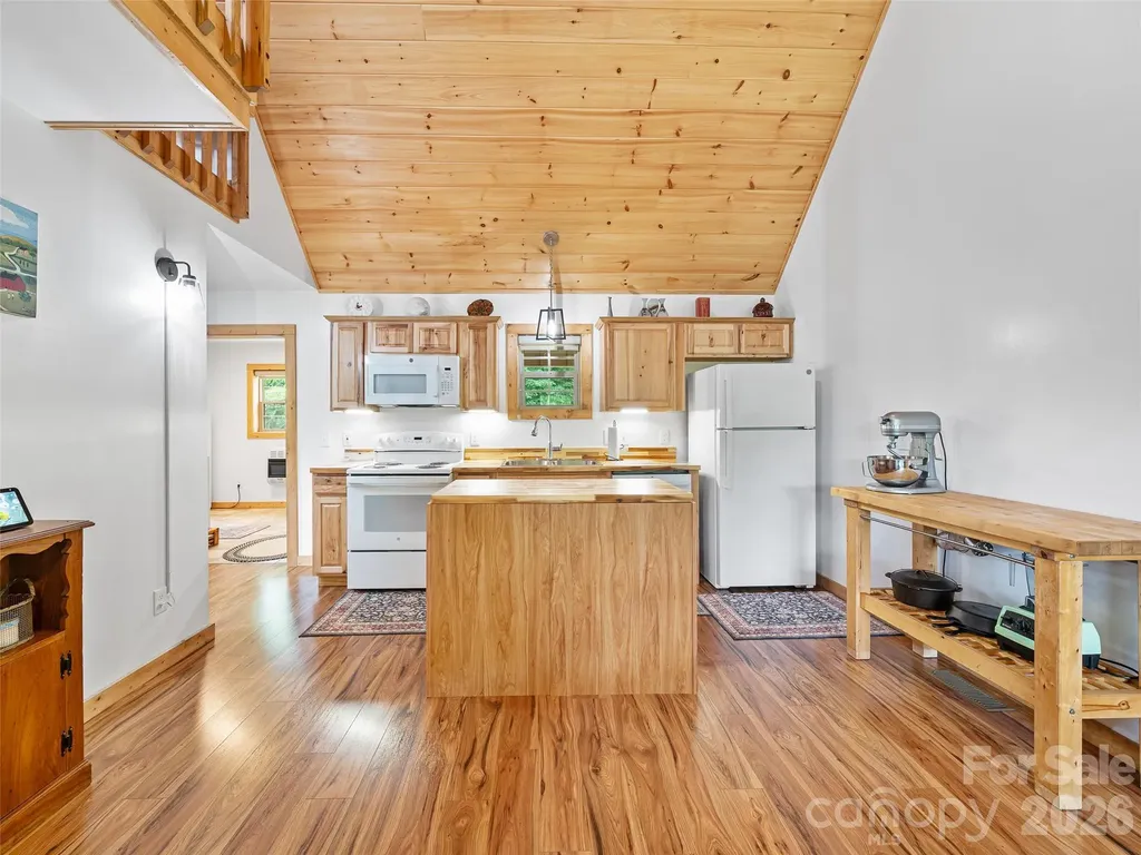 109 Tall Timber Lane Green Mountain NC 28740