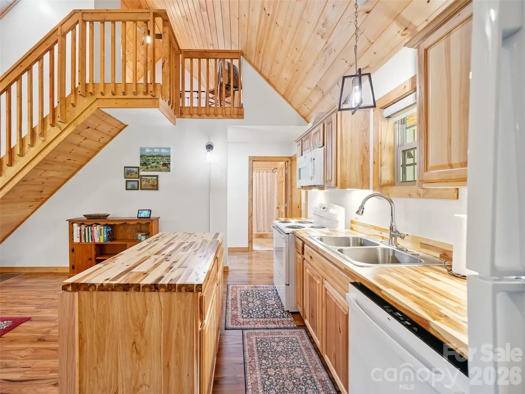 109 Tall Timber Lane Green Mountain NC 28740