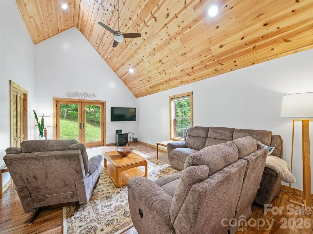 109 Tall Timber Lane Green Mountain NC 28740
