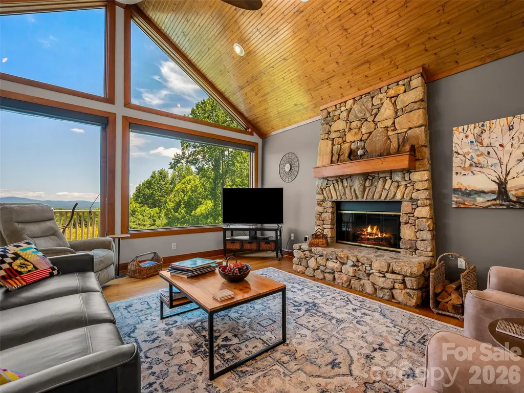 2 Meadow Ridge Lane Hendersonville NC 28739