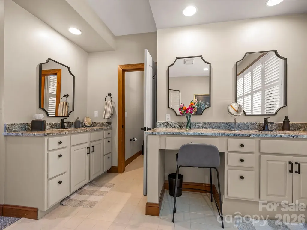 2 Meadow Ridge Lane Hendersonville NC 28739