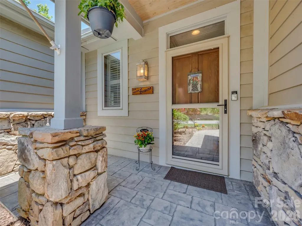 2 Meadow Ridge Lane Hendersonville NC 28739