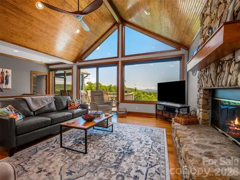 2 Meadow Ridge Lane Hendersonville NC 28739