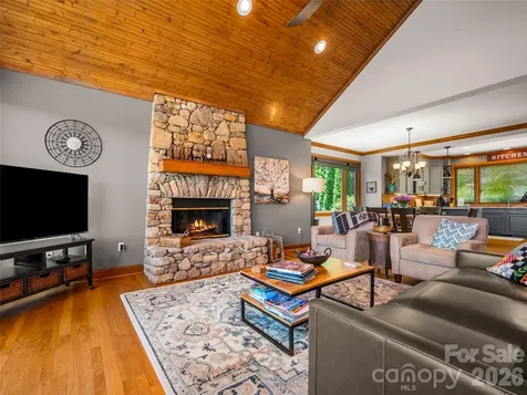 2 Meadow Ridge Lane Hendersonville NC 28739