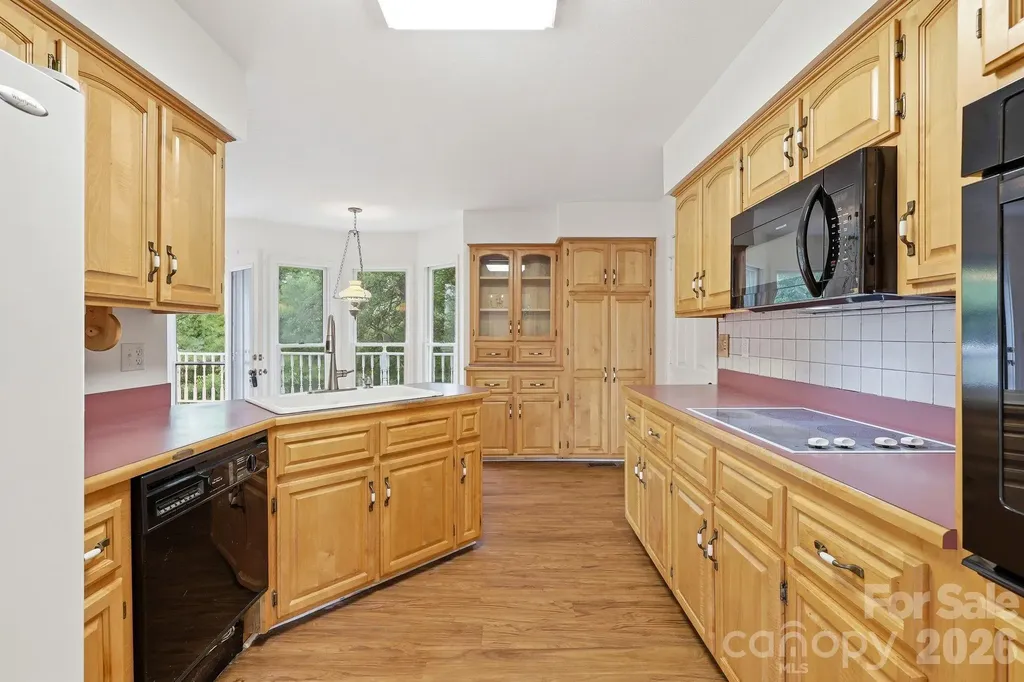1091 Windswept Ridge Road Marshall NC 28753