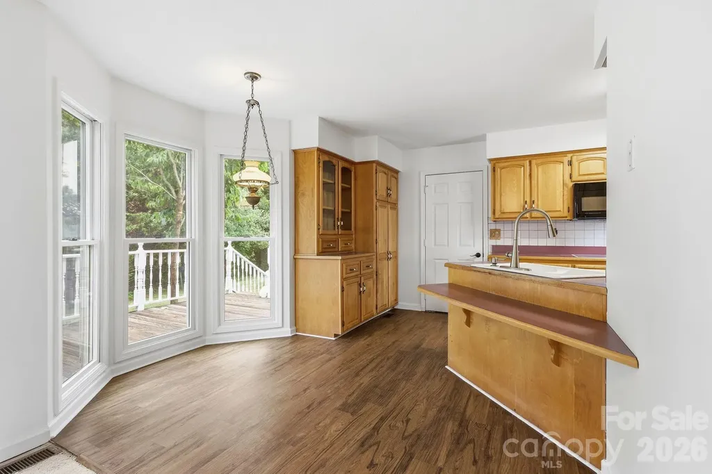 1091 Windswept Ridge Road Marshall NC 28753