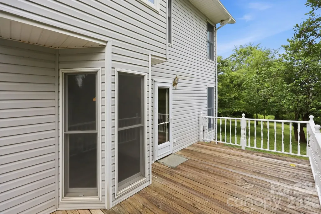 1091 Windswept Ridge Road Marshall NC 28753