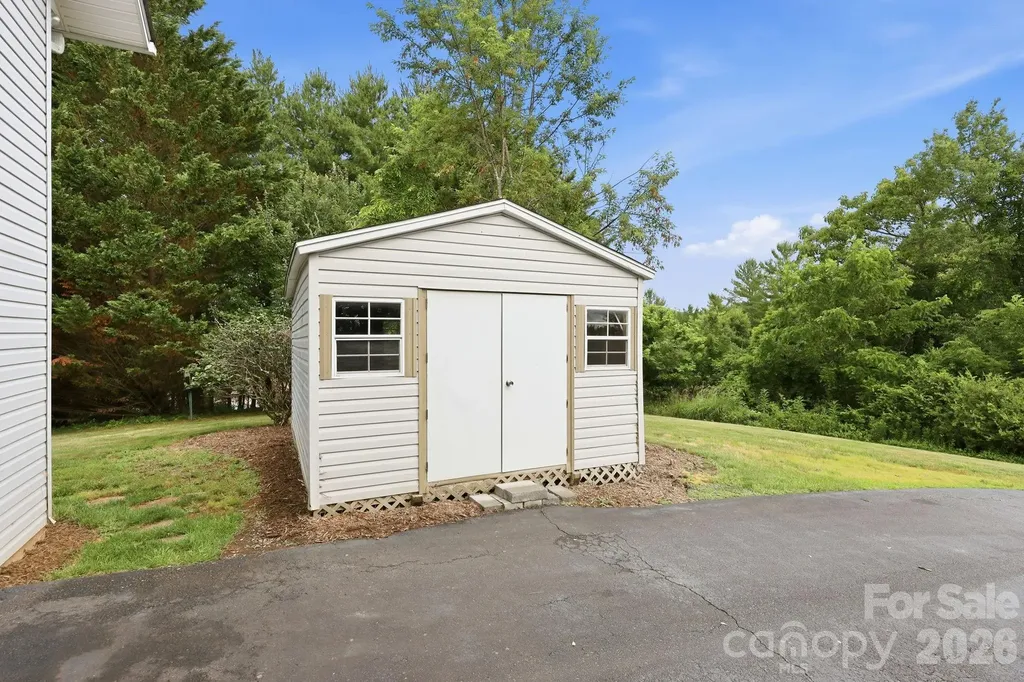 1091 Windswept Ridge Road Marshall NC 28753