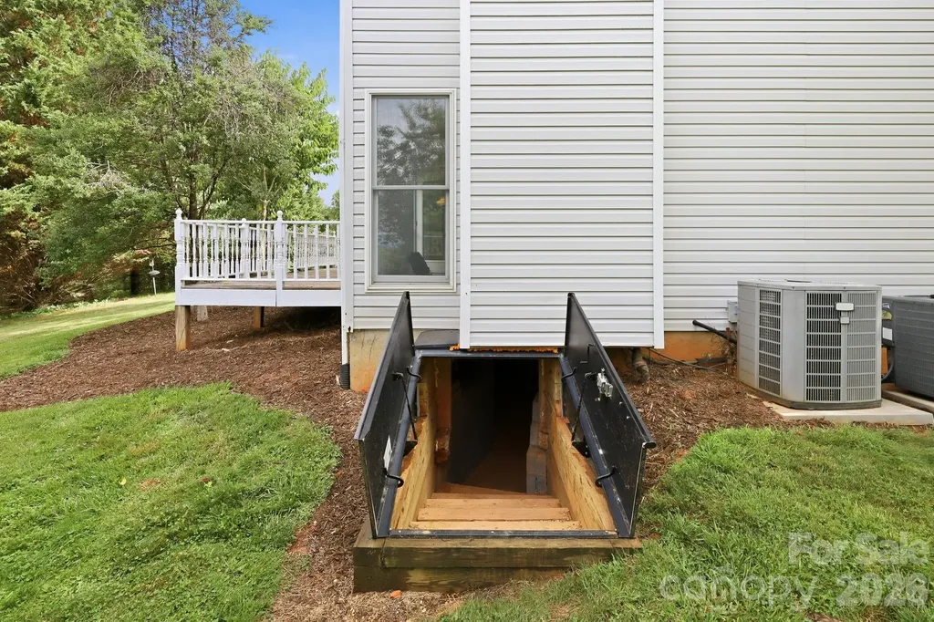 1091 Windswept Ridge Road Marshall NC 28753