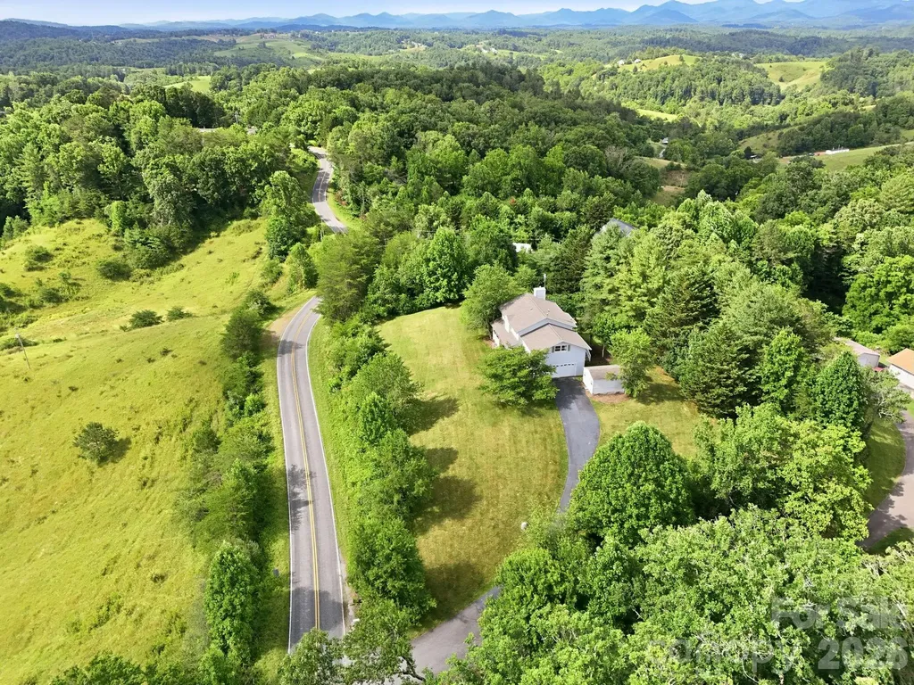 1091 Windswept Ridge Road Marshall NC 28753