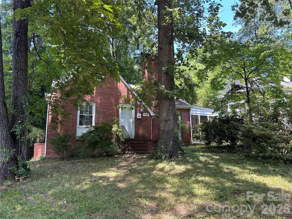 1920 Wood Dale Terrace Charlotte NC 28203