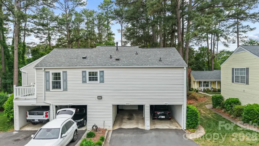 8521 Castle Pine Court Charlotte NC 28226