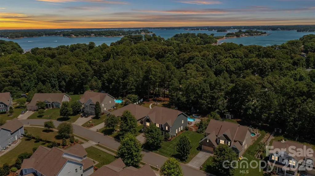 7658 Lazy Hollow Lane Denver NC 28037
