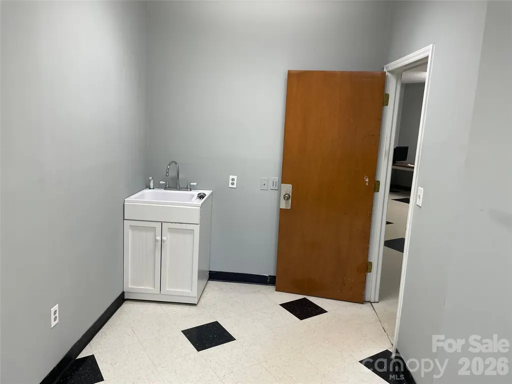 1317 Ashley Brook Lane Winston Salem NC 27103