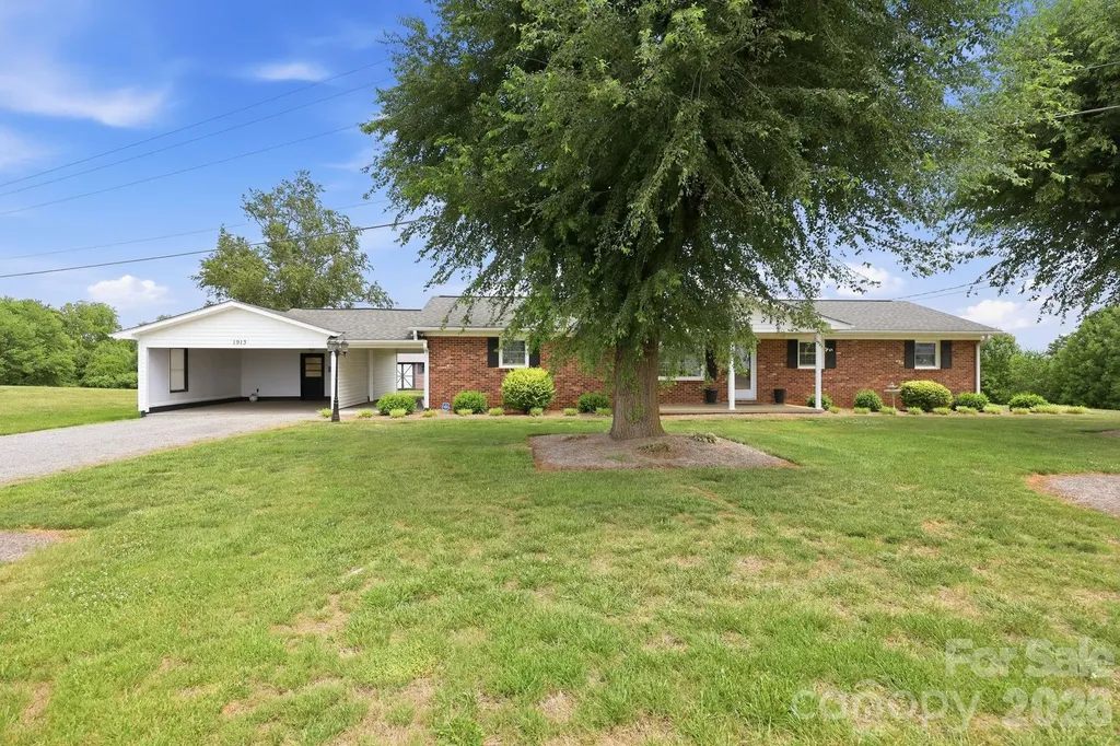 1913 Nebo Road Boonville NC 27011
