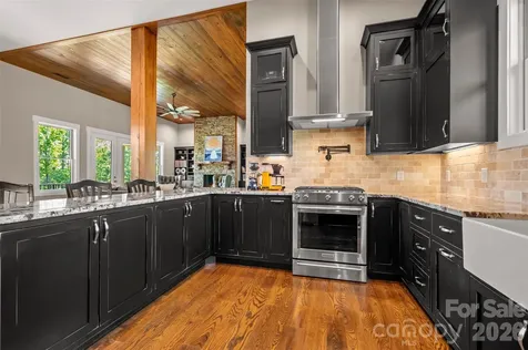 398 Mapleton Lane Columbus NC 28722