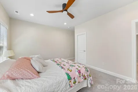 9833 Ardley Park Way Charlotte NC 28227