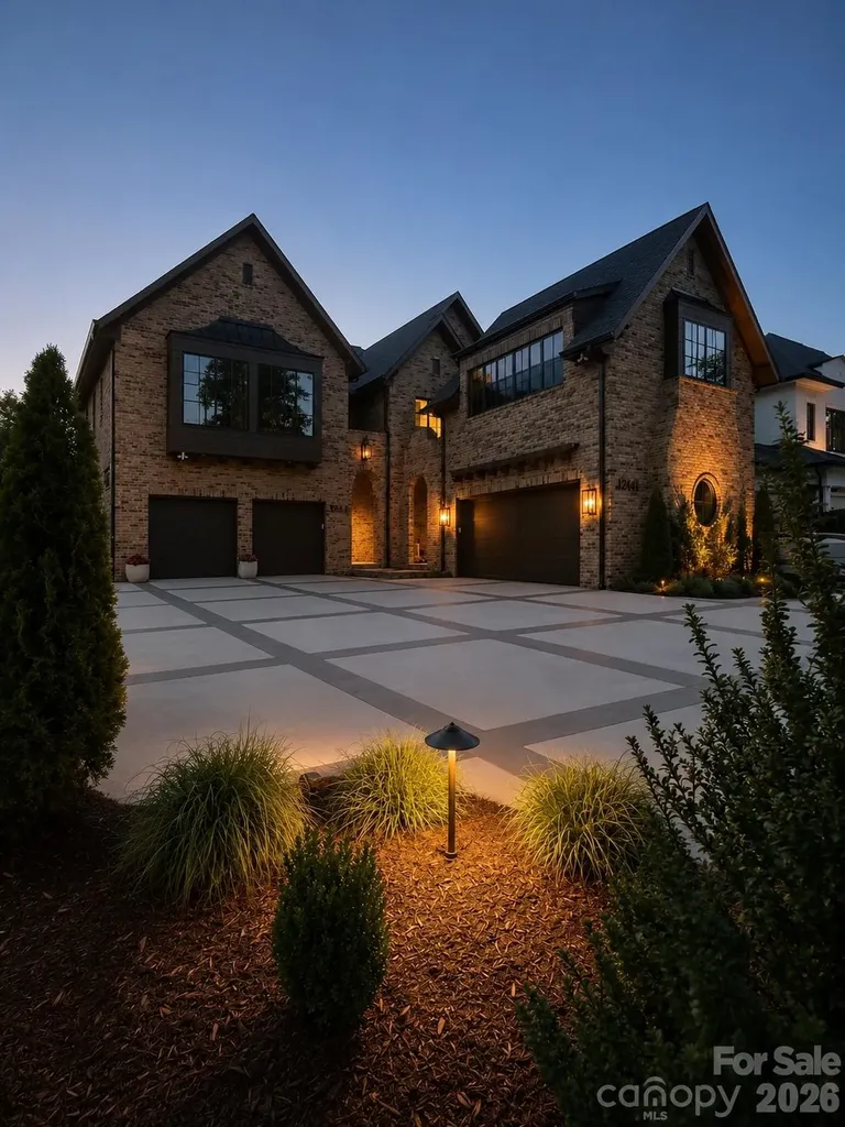 1214 S Kings Drive Charlotte NC 28207