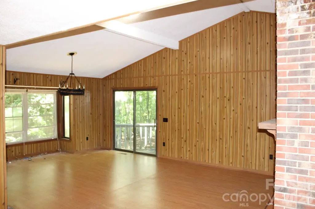 30 Oak Lane Columbus NC 28722