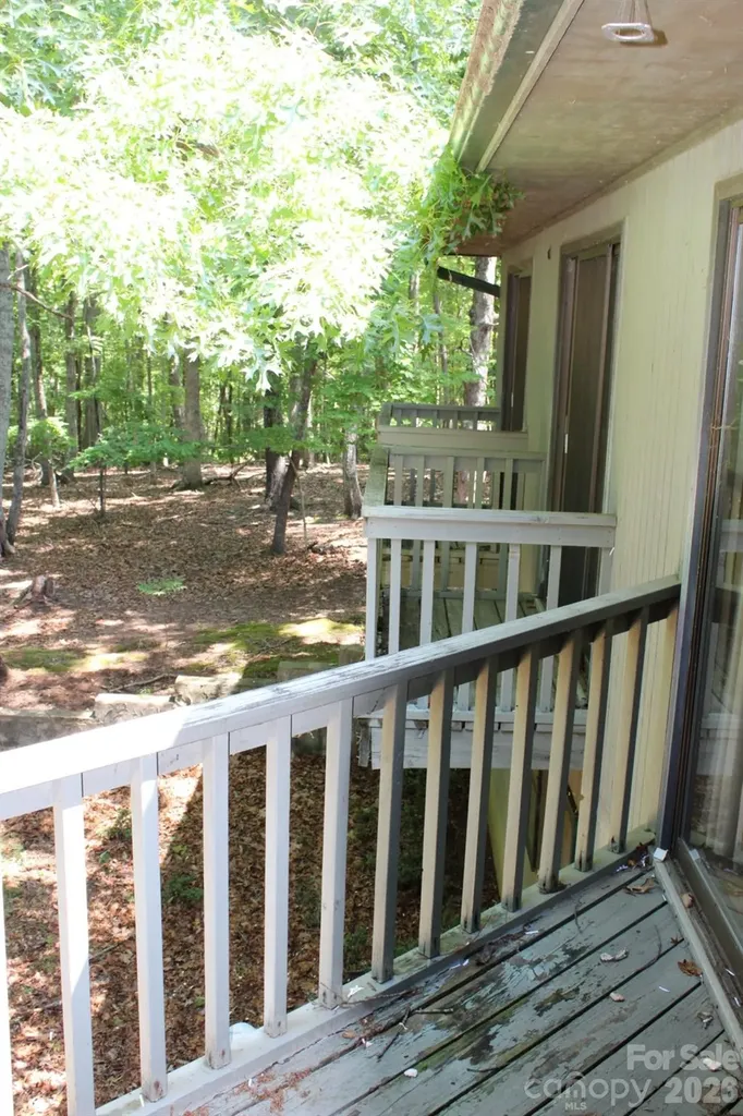 30 Oak Lane Columbus NC 28722