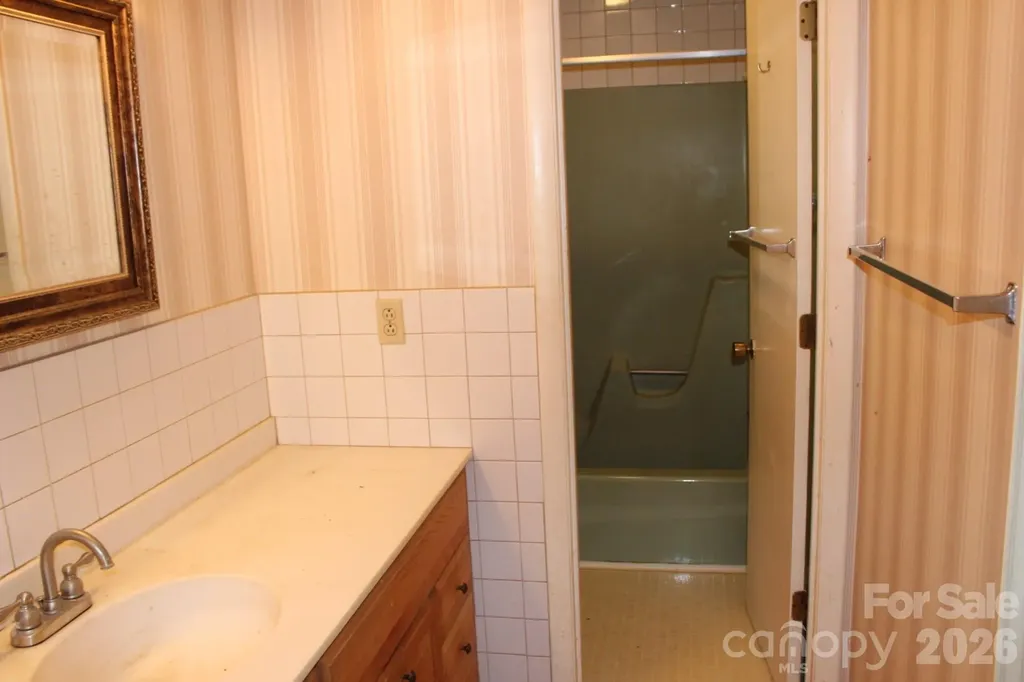 30 Oak Lane Columbus NC 28722
