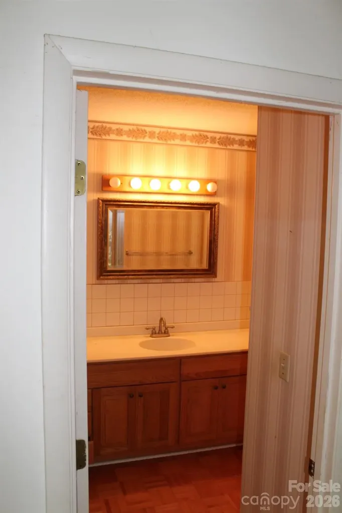 30 Oak Lane Columbus NC 28722