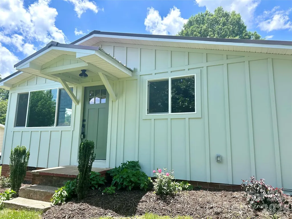 908 E 1st Street Newton NC 28658
