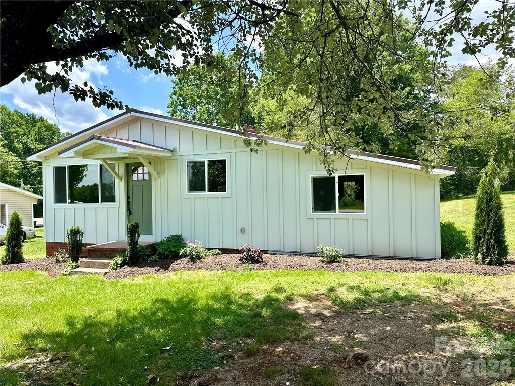 908 E 1st Street Newton NC 28658
