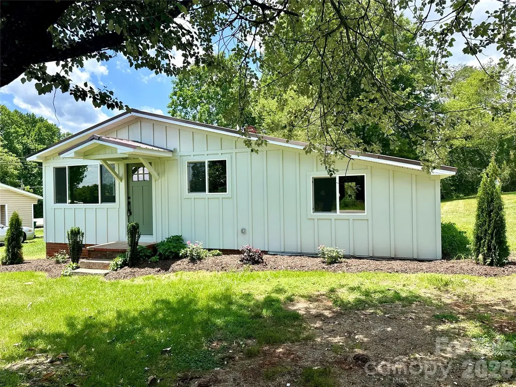 908 E 1st Street Newton NC 28658