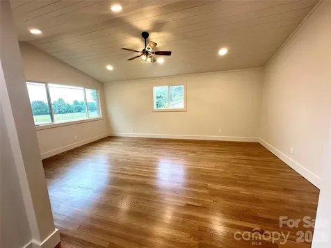 908 E 1st Street Newton NC 28658