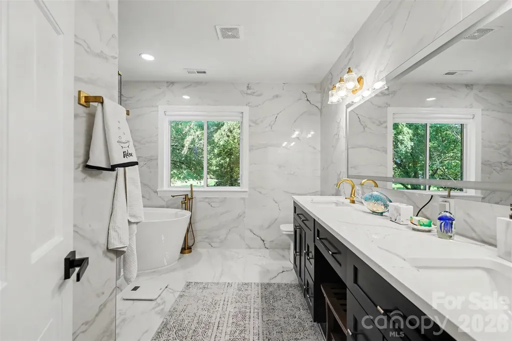 2814 Winding Oak Drive Charlotte NC 28270