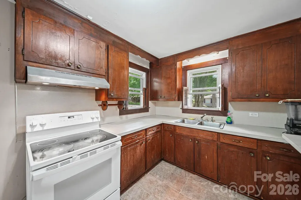 1911 Glenwood Street Kannapolis NC 28083