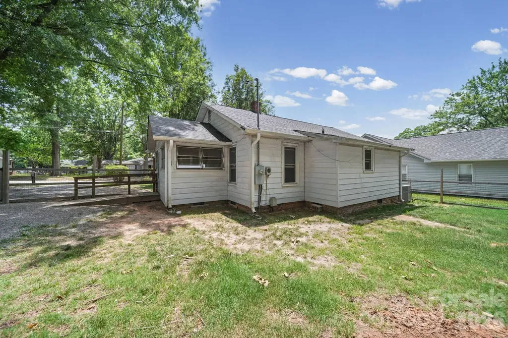 1911 Glenwood Street Kannapolis NC 28083