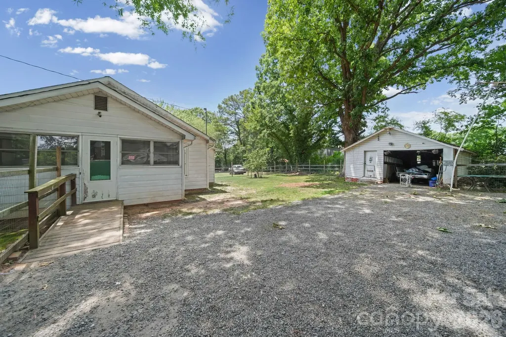 1911 Glenwood Street Kannapolis NC 28083