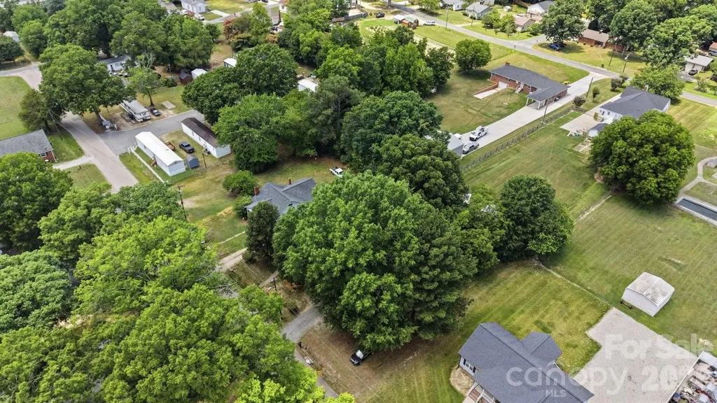 1911 Glenwood Street Kannapolis NC 28083