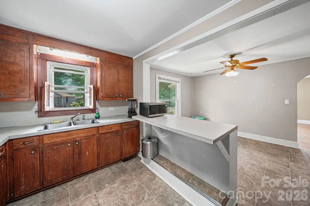 1911 Glenwood Street Kannapolis NC 28083