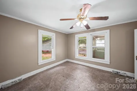 1911 Glenwood Street Kannapolis NC 28083