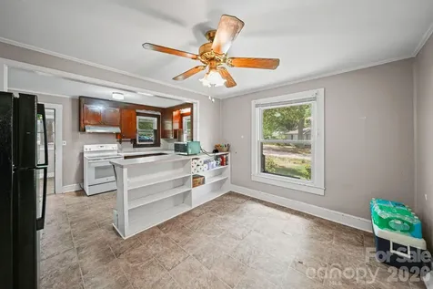 1911 Glenwood Street Kannapolis NC 28083