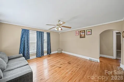 1911 Glenwood Street Kannapolis NC 28083