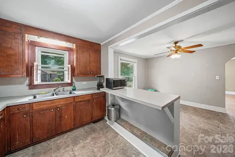 1911 Glenwood Street Kannapolis NC 28083