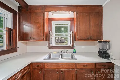 1911 Glenwood Street Kannapolis NC 28083
