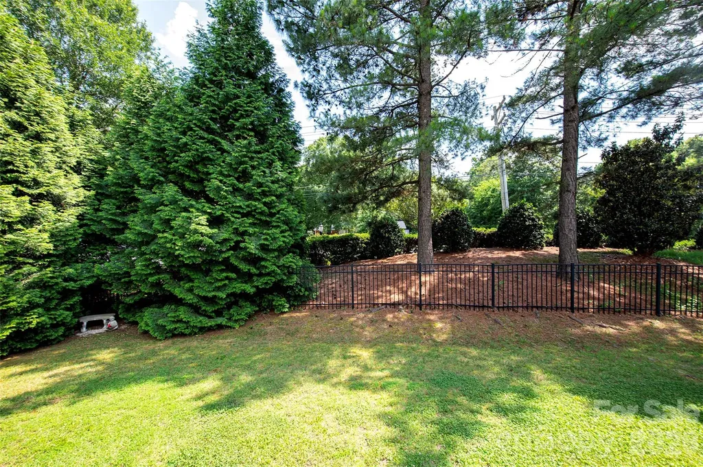 6103 Breckfield Court Charlotte NC 28278