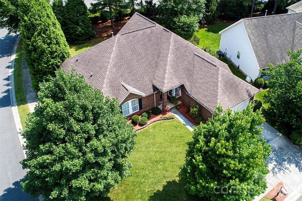 6103 Breckfield Court Charlotte NC 28278