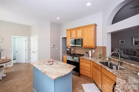 6103 Breckfield Court Charlotte NC 28278