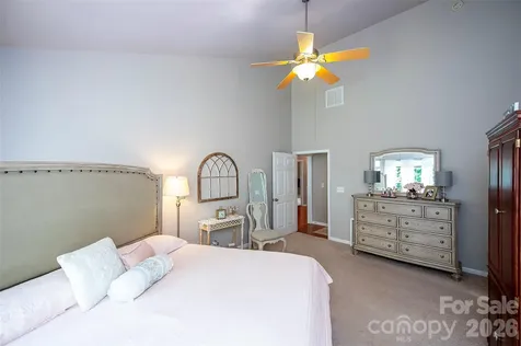 6103 Breckfield Court Charlotte NC 28278