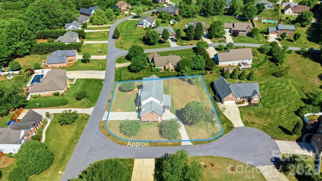 1360 Sweetbriar Lane Hickory NC 28602