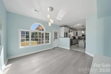 1360 Sweetbriar Lane Hickory NC 28602