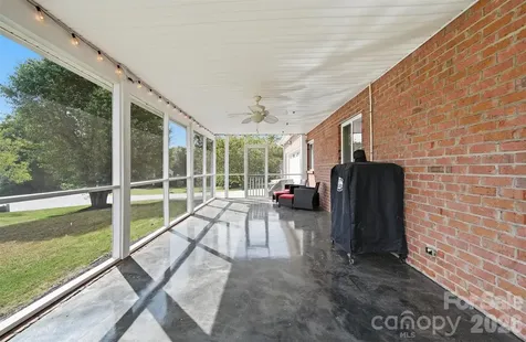 1360 Sweetbriar Lane Hickory NC 28602
