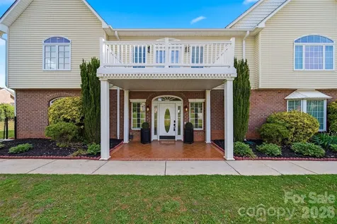 1360 Sweetbriar Lane Hickory NC 28602